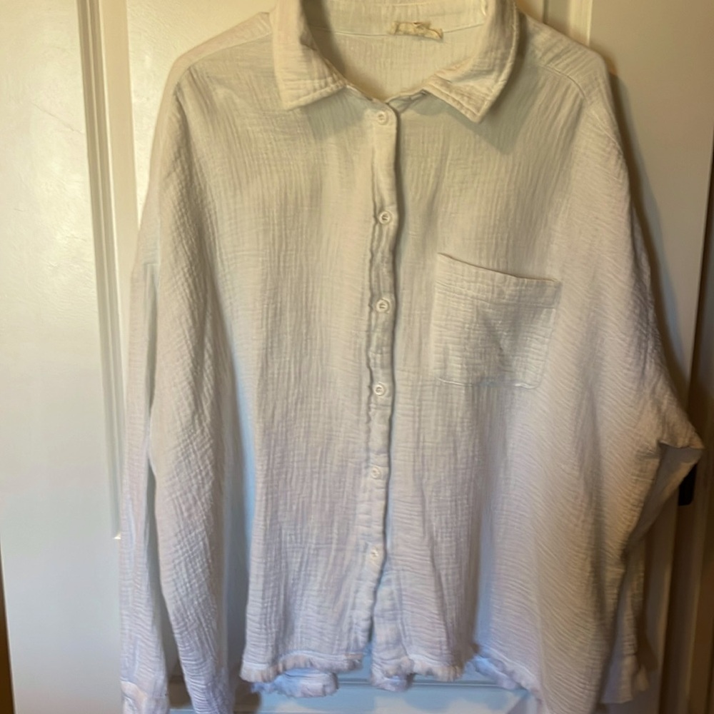 Women’s Button Down White Top. Fringe Detail at The Bottom. Oversized Fit
